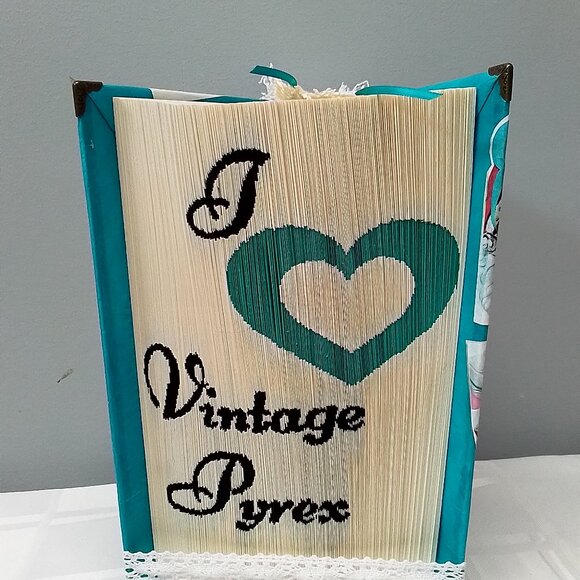 Vintage Pyrex Book Sculpture 1 of a kind - Picture 10 of 10